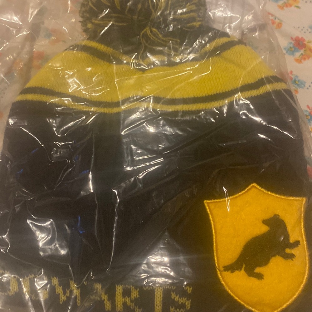 Cute hogwarts hat for 14 yrs and up